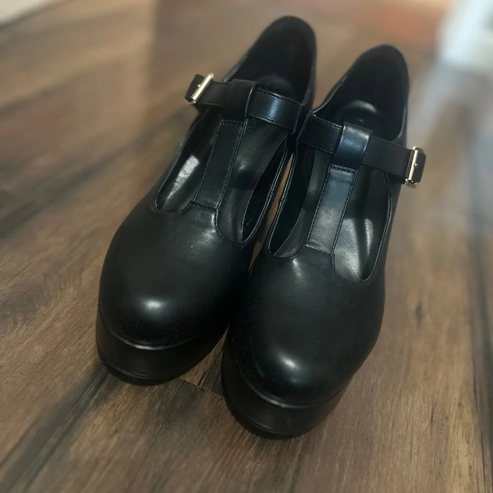 T-Strap Round Toe Platform Heels Chunky Heel - Picture 2 of 6